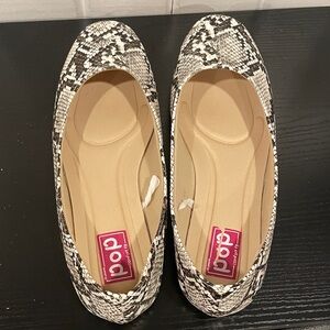 Pop Women's Snake-Print Ballet Flats in Black & White size 7.5